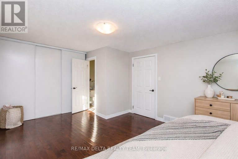 29517311/8-323-monica-crescent/bilberry-creekqueenswood-heights/ottawa/ontario/K1E3N6_27