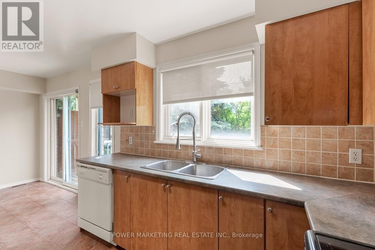 28381301/10-1701-blohm-drive/hunt-club-park/ottawa/ontario/K1G6N6_15