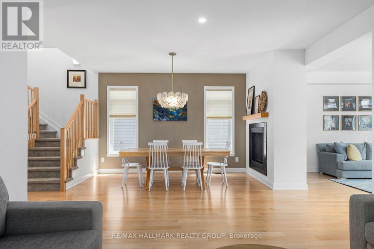 28477772/258-fountainhead-drive/mer-bleuebradley-estatesanderson-park/ottawa/ontario/K1W0H4_5