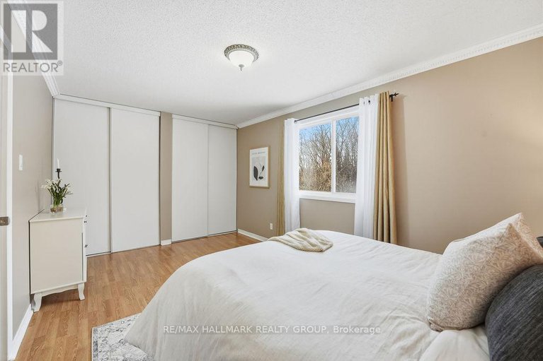 29415576/1165-falconcrest-court/chatelaine-village/ottawa/ontario/K4A3Z4_17