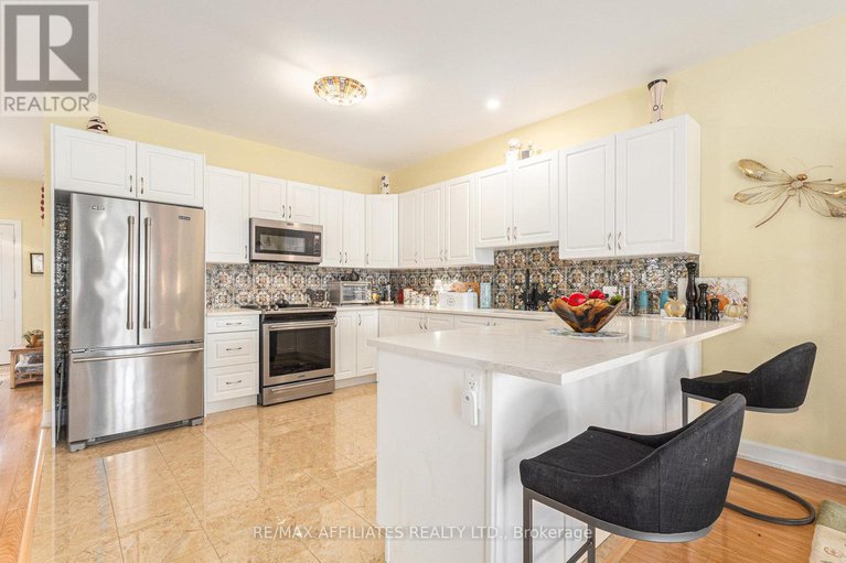 28523085/465-lancaster-lane/winchester/north-dundas/ontario/N1A2W1_7