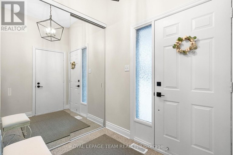 29668380/1925-windwood-place/chapel-hill/ottawa/ontario/K1C7K7_2