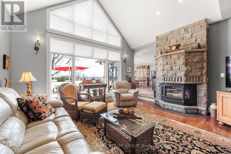 28343367/6980-mansfield-road/btwn-franktown-rd-fallowfield-rd/ottawa/ontario/K2S1B8_17