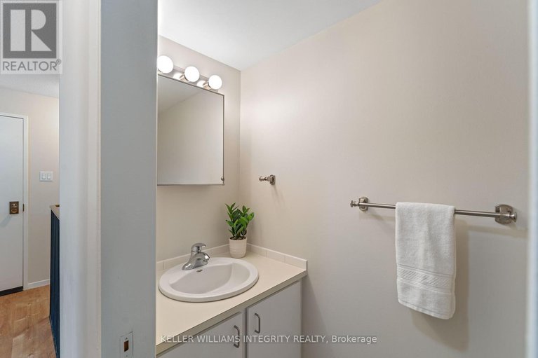 28432501/4-20-sweetbriar-circle/pheasant-run/ottawa/ontario/K2J2K4_19
