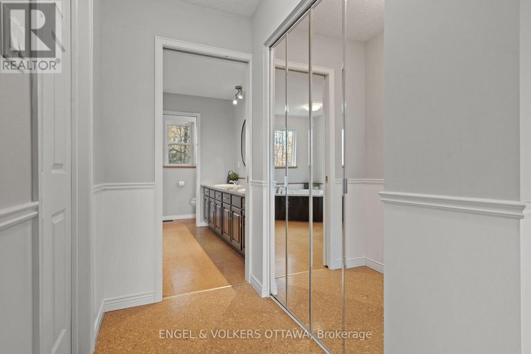 29015610/4720-whispering-willow-drive/sarsfieldbearbrook/ottawa/ontario/K4B1J1_26