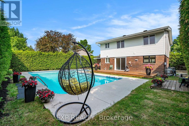 28435442/41-barnes-crescent/leslie-park/ottawa/ontario/K2H7C1_30