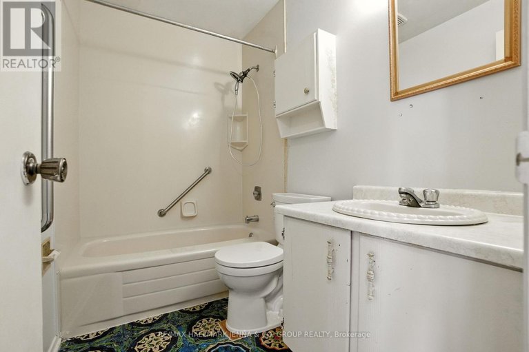 28807492/1115-st-emmanuel-terrace/convent-glen-north/ottawa/ontario/K1C2J6_18