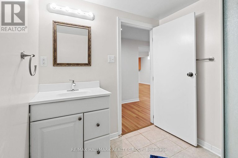 28828151/1986-saunderson-drive/elmvale-acres/ottawa/ontario/K1G2E2_20