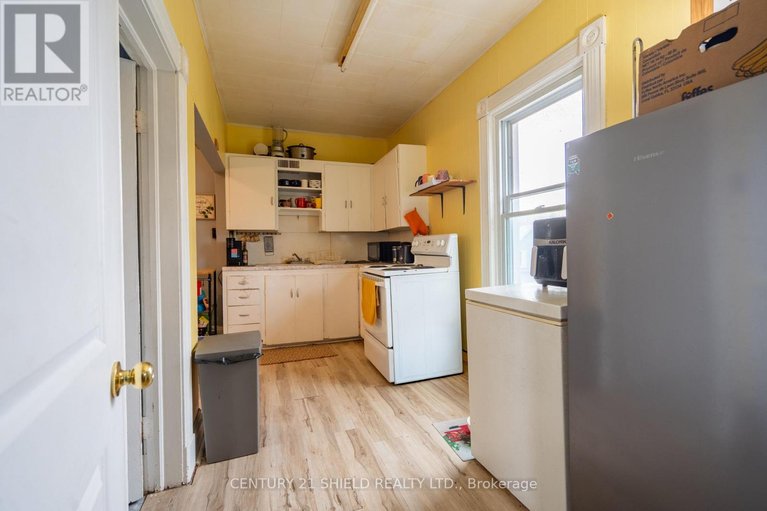 29460583/274-bishop-street-n/alexandria/north-glengarry/ontario/K0C1A0_17