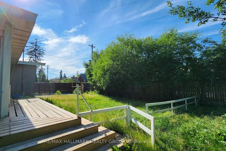 28090289/447-roger-road/alta-vistafaircrest-heights/ottawa/ontario/K1H5B7_37