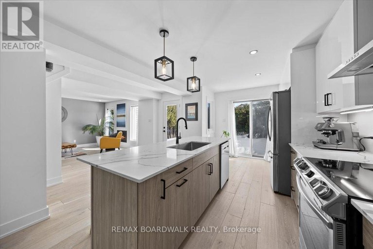 29598095/1535-kamouraska-circle/chateauneuf/ottawa/ontario/K1C3J1_14