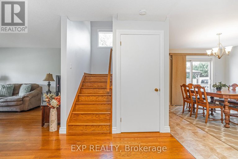 28799326/6084a-vineyard-drive/convent-glen/ottawa/ontario/K1C2M5_9