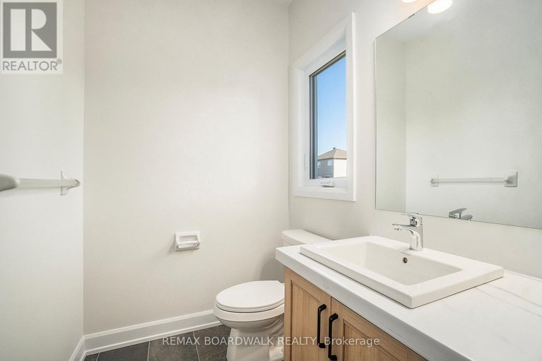 29490948/619-geneva-crescent/embrun/russell/ontario/K0A1W0_11