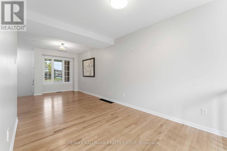 29024114/1072-brasseur-crescent/fallingbrookgardenway-south/ottawa/ontario/K4A5A1_19