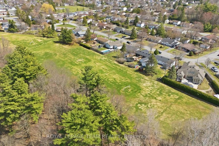 29651251/185-lacroix-avenue/bilberry-creekqueenswood-heights/ottawa/ontario/K1E1K2_5