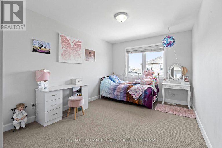 29521538/293-central-park/village-of-russell/russell/ontario/K4R0G2_25