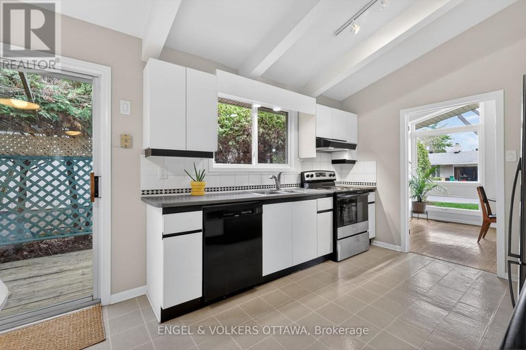 29678412/1795-devlin-crescent/playfair-park/ottawa/ontario/K1H5T5_14