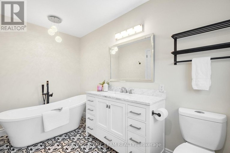 29668380/1925-windwood-place/chapel-hill/ottawa/ontario/K1C7K7_19