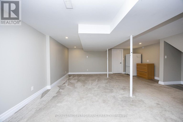 28604783/1398-jamison-avenue-s/bilberry-creekqueenswood-heights/ottawa/ontario/K1E1J5_30