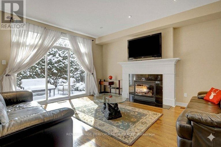 29445829/318-iona-street/westborohampton-park/ottawa/ontario/K1Z7B9_19