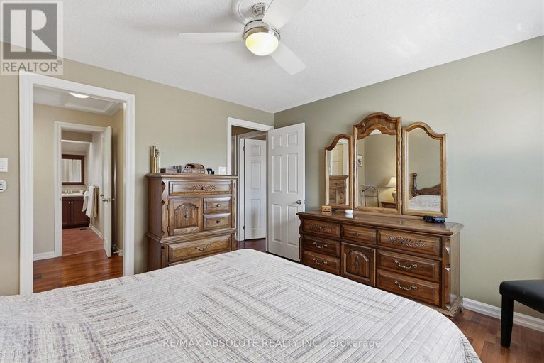 29579174/1594-st-georges-street/bilberry-creekqueenswood-heights/ottawa/ontario/K1E2M9_18