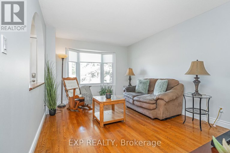 28799326/6084a-vineyard-drive/convent-glen/ottawa/ontario/K1C2M5_4