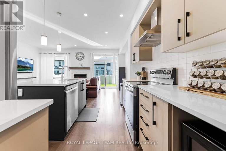 28517171/393-cornice-st-street/mer-bleuebradley-estatesanderson-park/ottawa/ontario/K1W0P6_7