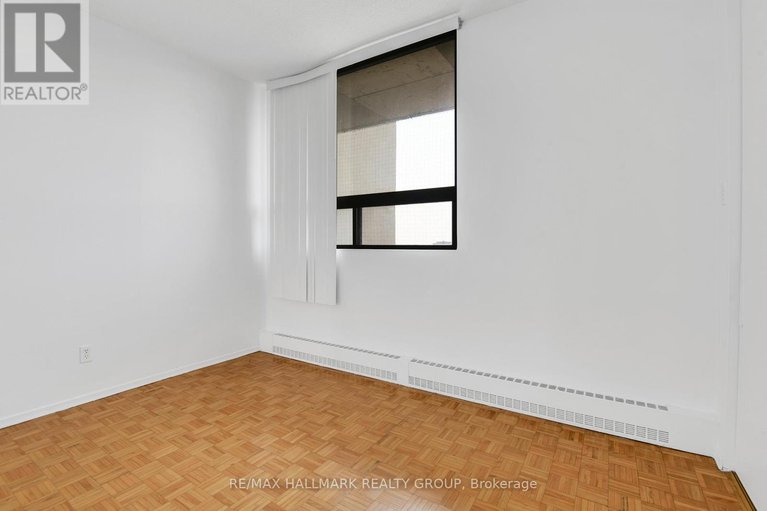28666864/9a-400-laurier-avenue-e/sandy-hill/ottawa/ontario/K1N8Y2_32