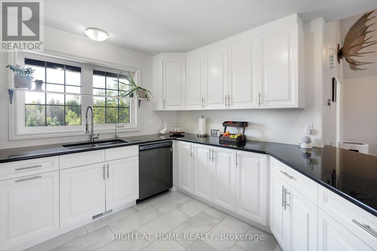28818573/8833-copeland-road/btwn-franktown-rd-fallowfield-rd/ottawa/ontario/K0A1B0_14