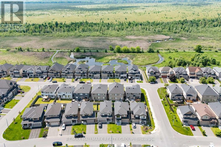 28477772/258-fountainhead-drive/mer-bleuebradley-estatesanderson-park/ottawa/ontario/K1W0H4_38