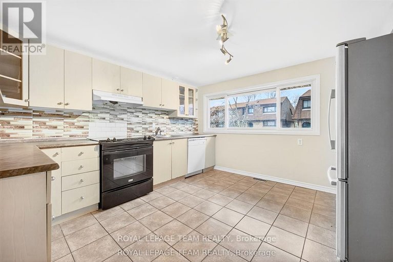 29580107/13-2-bertona-street/manordale/ottawa/ontario/K2G0W3_10