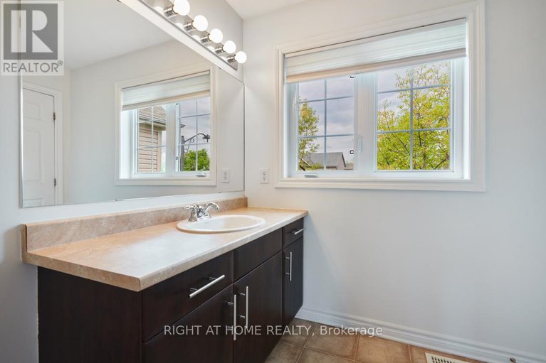 28517168/414-vendevale-avenue/stittsville-north/ottawa/ontario/K2S0M6_18