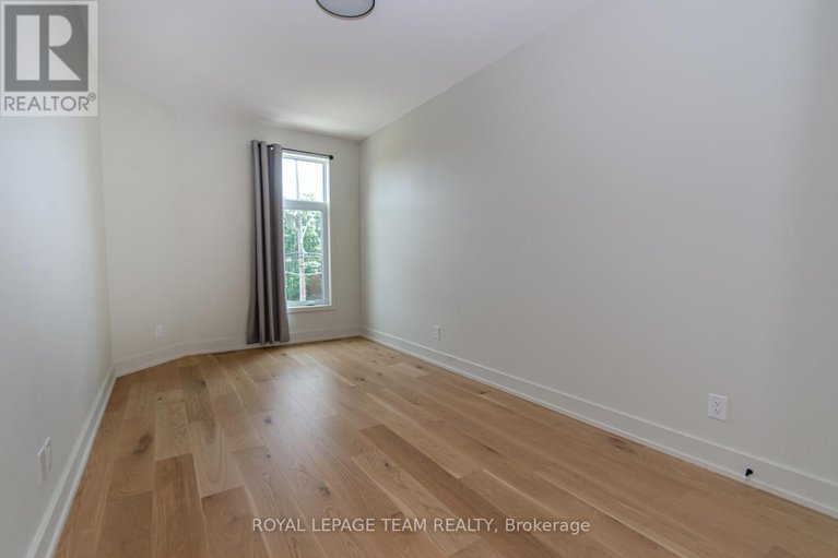 29127394/b-13-fifth-avenue/glebe/ottawa/ontario/K1S2M2_18