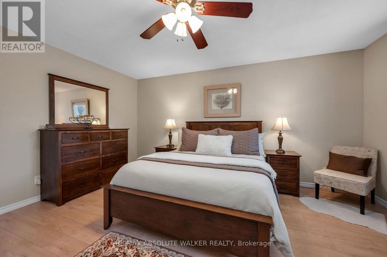 29677661/671-mathieu-way/fallingbrookpineridge/ottawa/ontario/K4A2R6_17