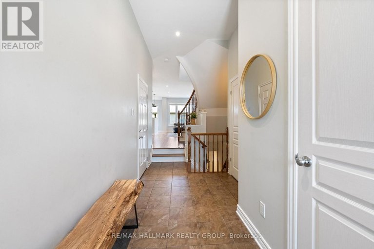 29563241/735-morningstar-way/mer-bleuebradley-estatesanderson-park/ottawa/ontario/K1W0G6_3