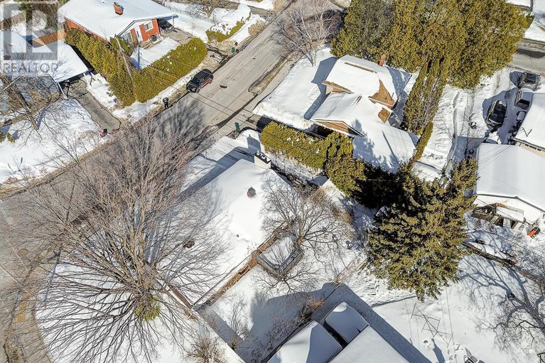 29381934/224-kennedy-lane-w/bilberry-creekqueenswood-heights/ottawa/ontario/K1E1G6_45