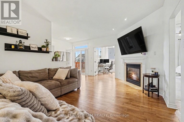 29555380/689-vermillion-drive/riverside-southgloucester-glen/ottawa/ontario/K1V1W2_6