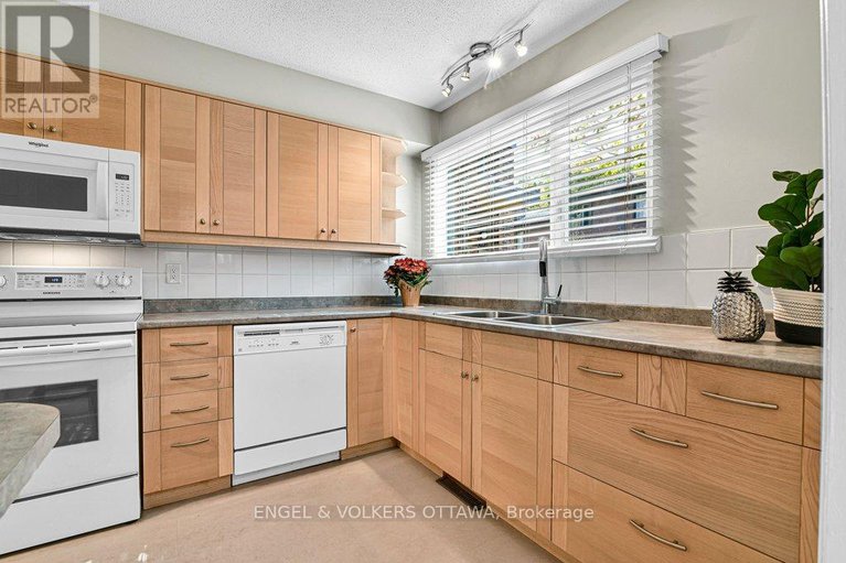 28990233/16-525-hilson-avenue/westborohampton-park/ottawa/ontario/K1Z6C9_7