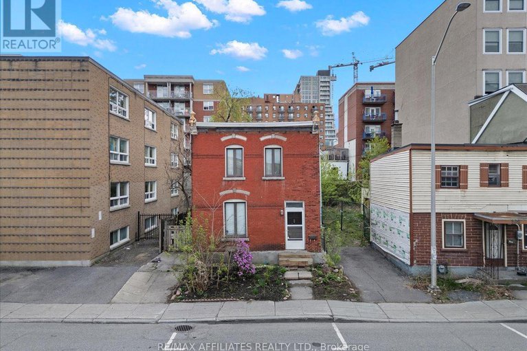 28898418/168-174-murray-street/lower-townbyward-market/ottawa/ontario/K1N5M8_3