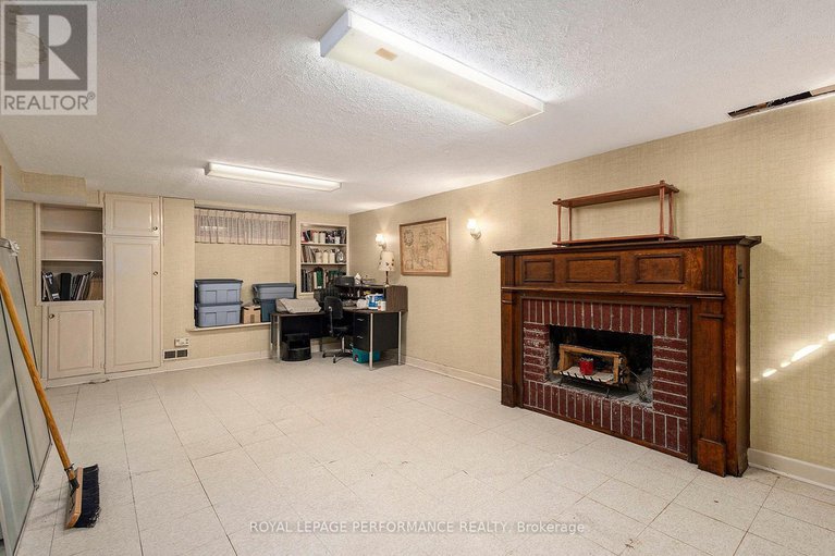28960465/1842-playfair-drive/playfair-park/ottawa/ontario/K1H5S1_29