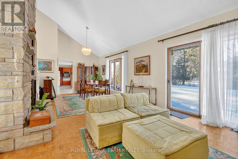 29176701/7-little-road/riverside-southgloucester-glen/ottawa/ontario/K1V1H5_15