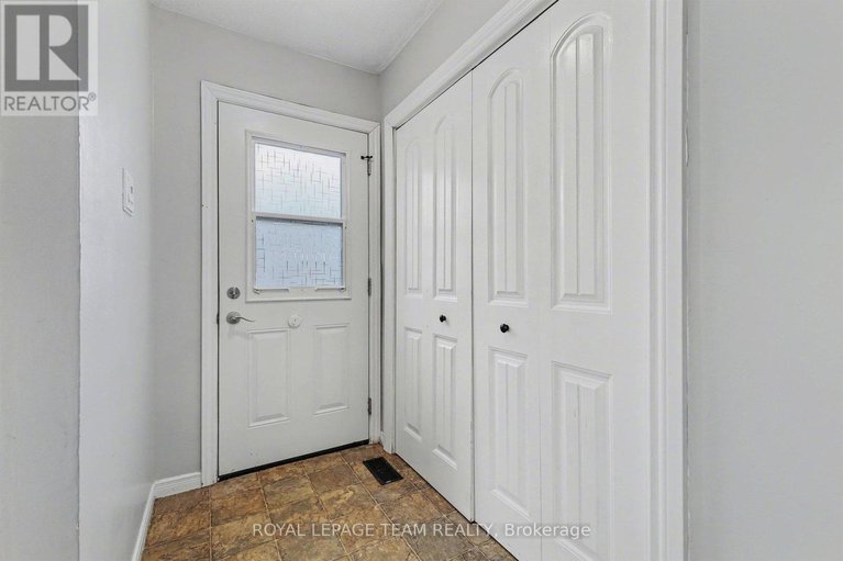 29280651/23-spearman-lane/glencairnhazeldean/ottawa/ontario/K2L1Y6_4