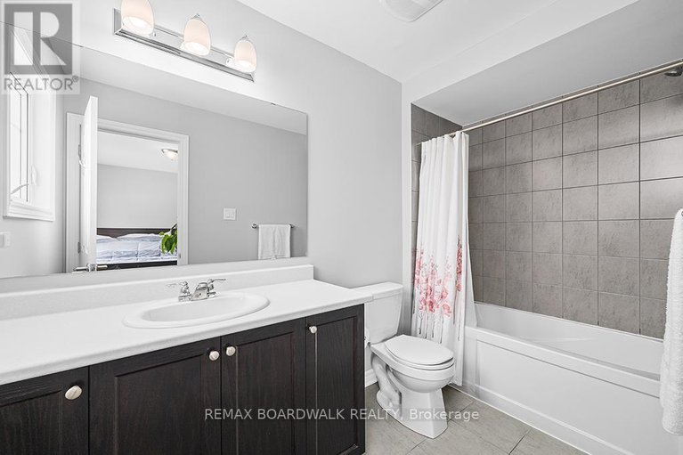 29414212/353-sweetclover-way/avalon-west/ottawa/ontario/K4A1E6_29