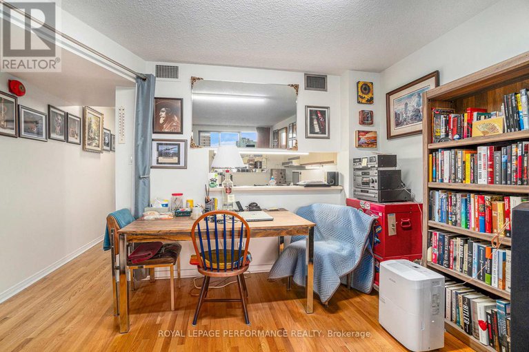 28819010/502-1180-ohio-street/billings-bridge/ottawa/ontario/K1H8N5_11