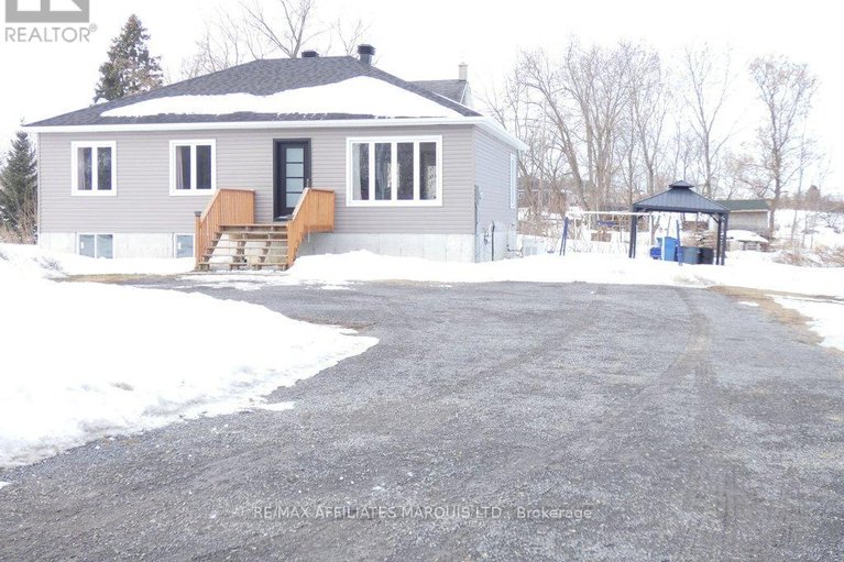 29444543/69-st-polycarp-street/moose-creek/north-stormont/ontario/K0C1W0_4