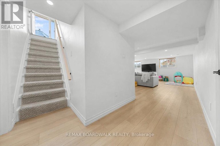 29678419/19-spring-garden-avenue/meadowlandscrestview/ottawa/ontario/K2G3B1_23