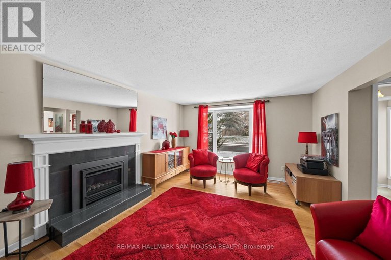 29606720/46-seymour-avenue/borden-farmstewart-farmcarleton-heightsparkwood-hills/ottawa/ontario/K2E6P2_7