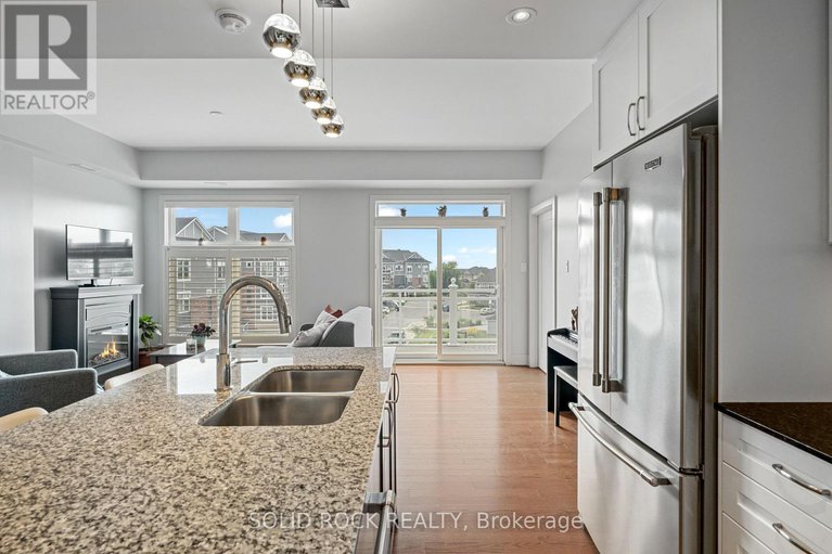 28694497/301-345-elizabeth-cosgrove-private/mer-bleuebradley-estatesanderson-park/ottawa/ontario/K1W0K6_14