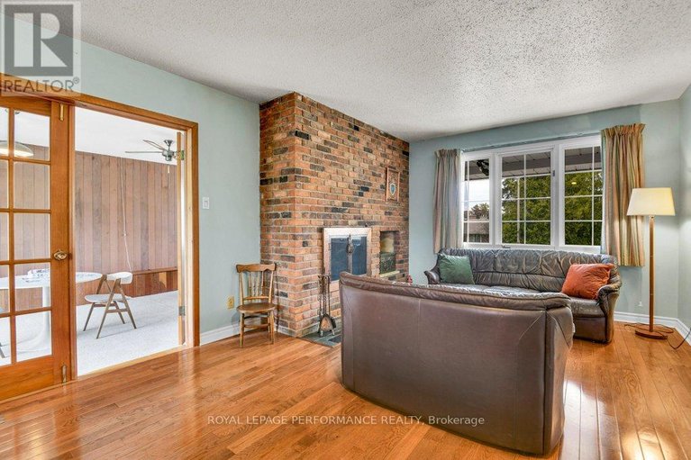 29678423/2218-aster-street/urbandale-acres/ottawa/ontario/K1H6R6_15