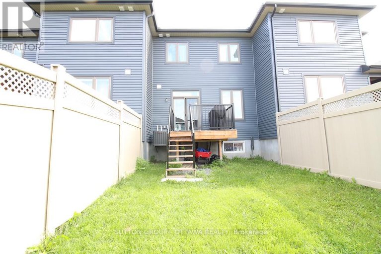 28894848/303-rue-de-l-etang-street/town-of-rockland/clarence-rockland/ontario/K4K0K1_31